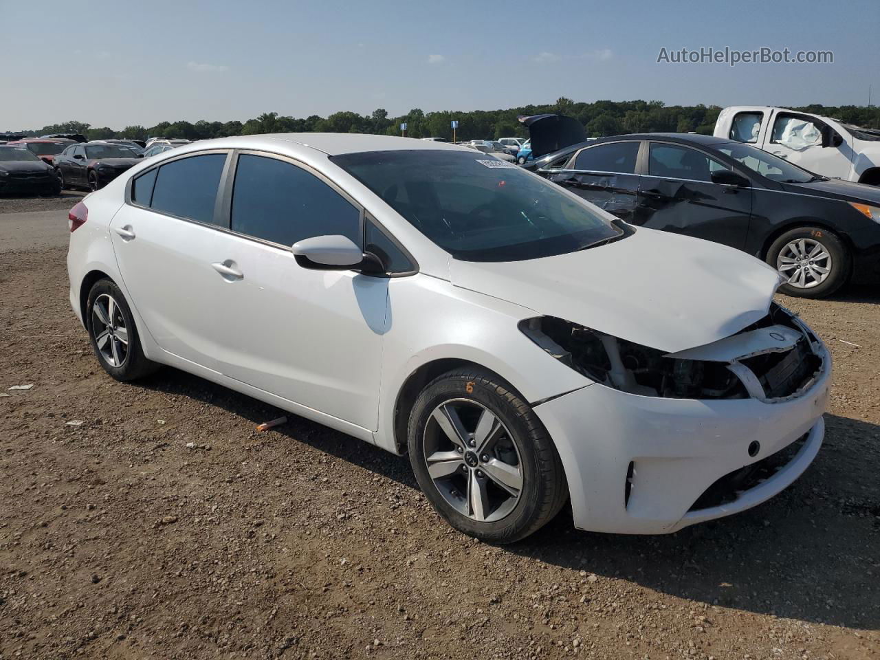 2018 Kia Forte Lx White vin: 3KPFL4A77JE213721