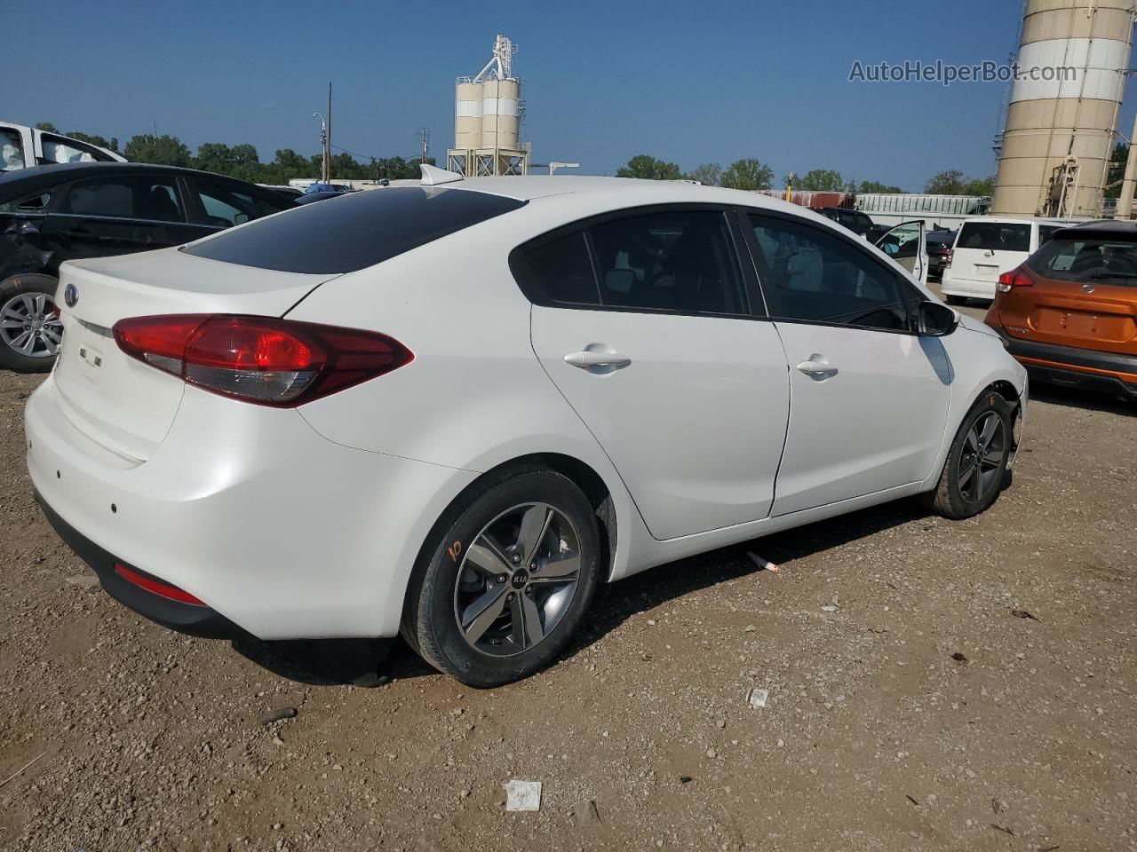 2018 Kia Forte Lx White vin: 3KPFL4A77JE213721