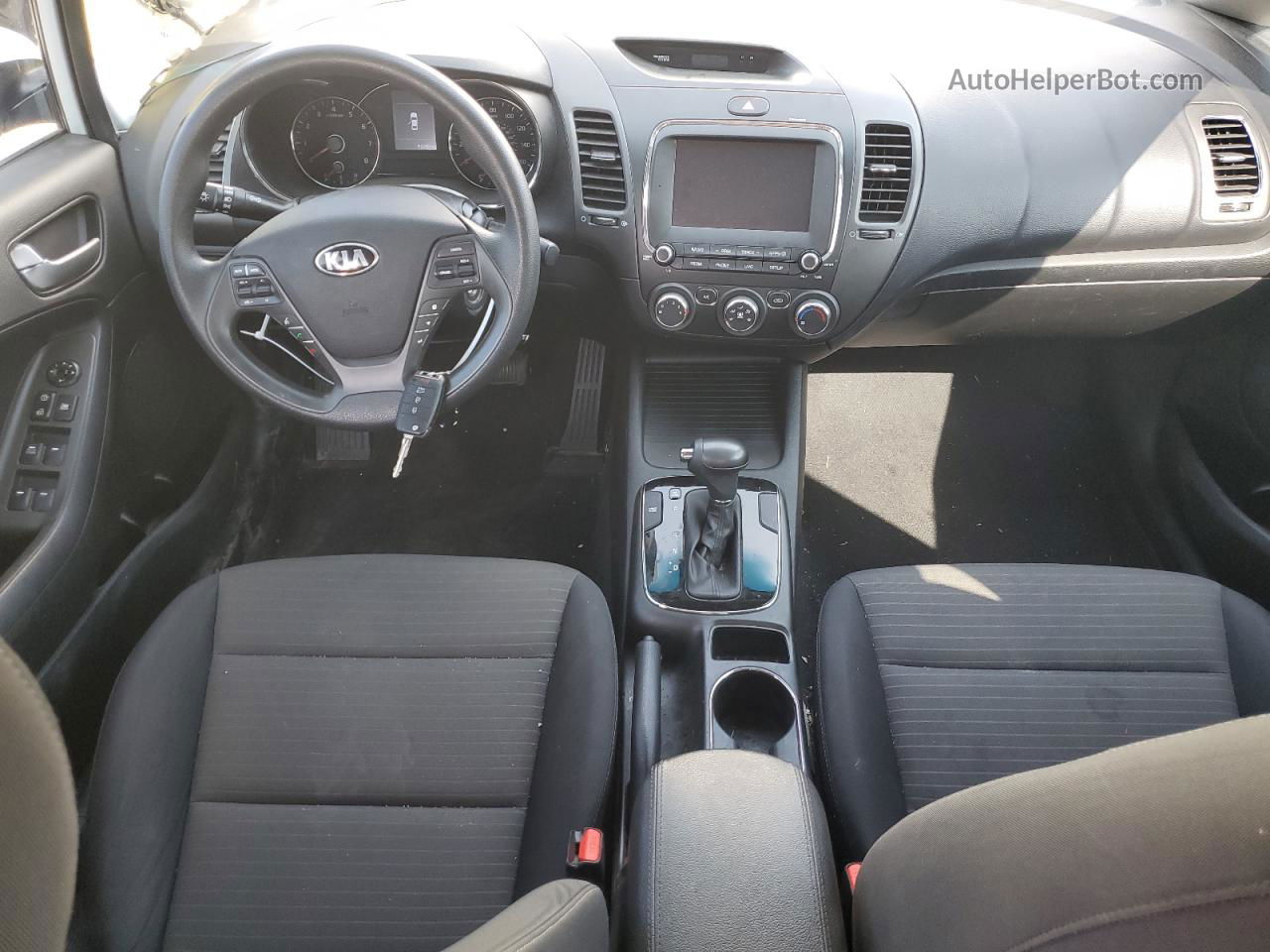 2018 Kia Forte Lx Белый vin: 3KPFL4A77JE213721