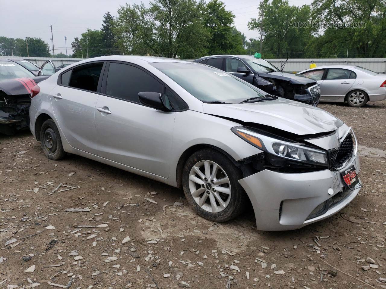 2017 Kia Forte Lx Silver vin: 3KPFL4A79HE016964