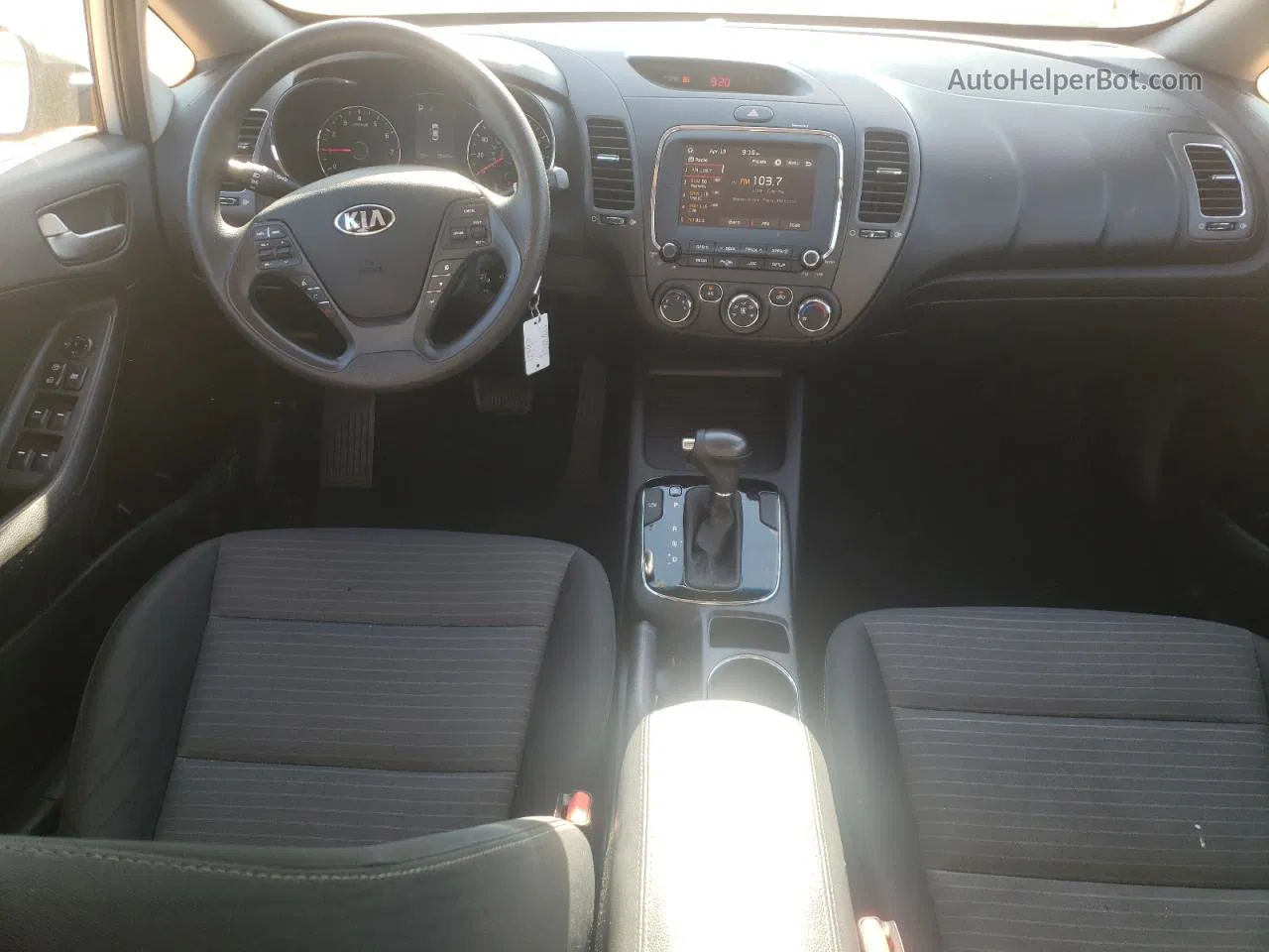 2018 Kia Forte Lx Silver vin: 3KPFL4A79JE207886