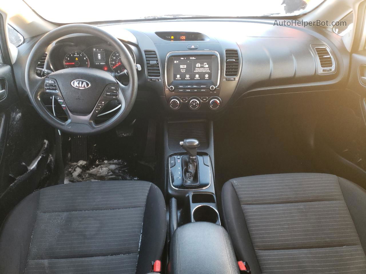 2018 Kia Forte Lx Серебряный vin: 3KPFL4A79JE255758