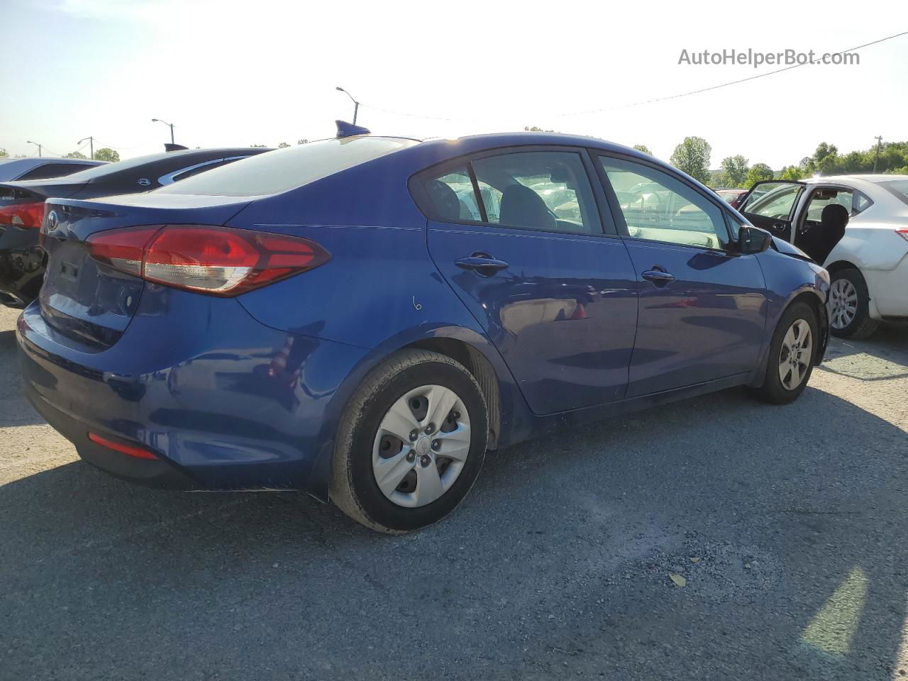 2018 Kia Forte Lx Blue vin: 3KPFL4A7XJE196414