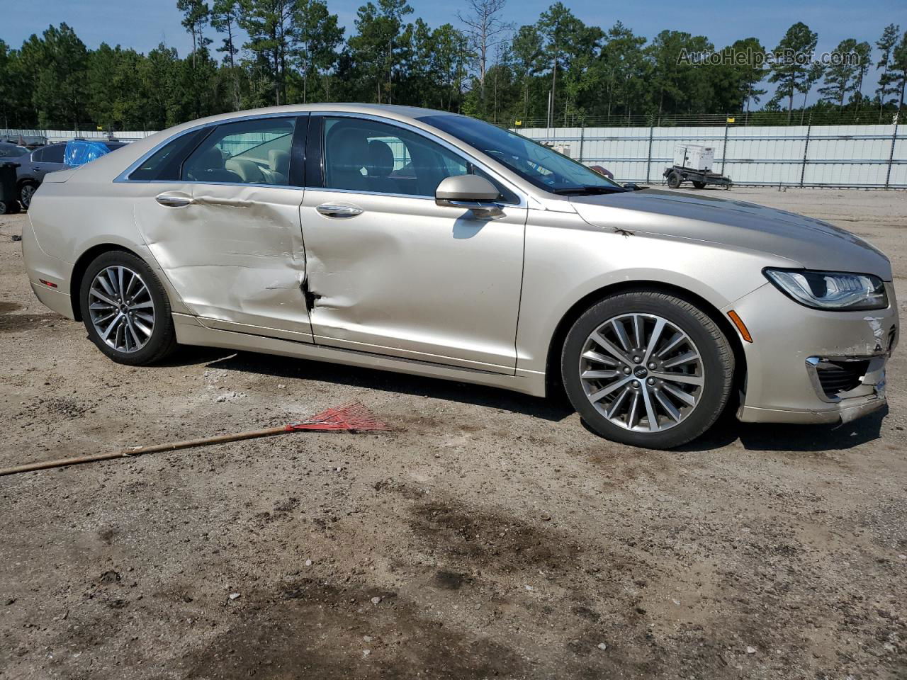 2017 Lincoln Mkz Premiere Золотой vin: 3LN6L5A92HR633814