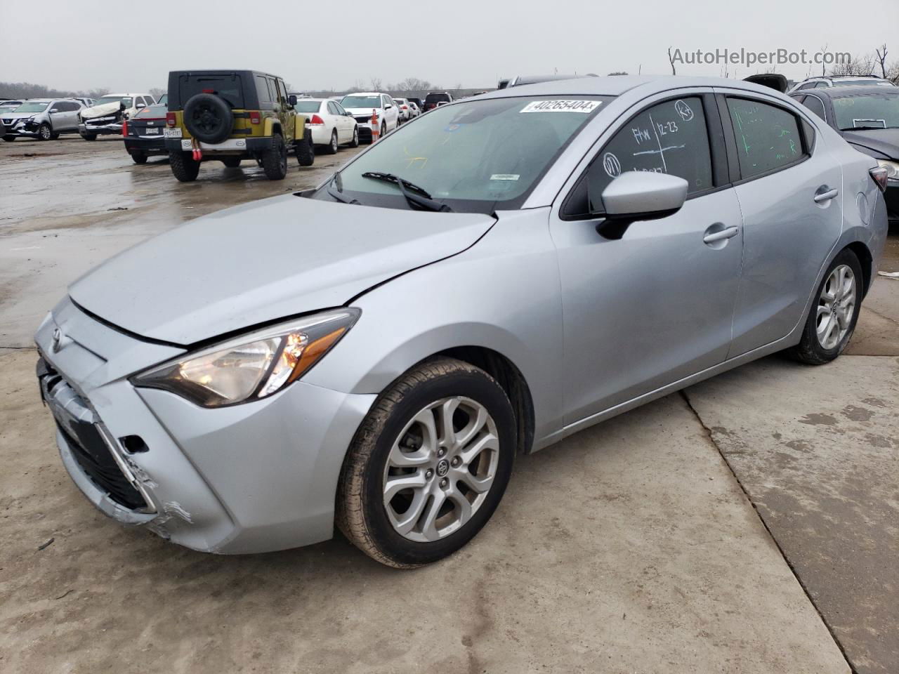 2018 Toyota Yaris Ia  Silver vin: 3MYDLBYV0JY320139