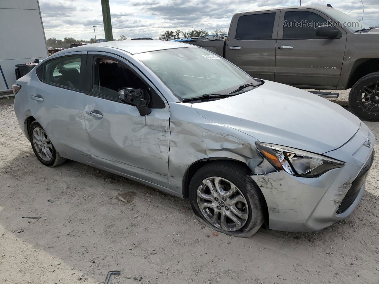 2018 Toyota Yaris Ia  Silver vin: 3MYDLBYV0JY332193