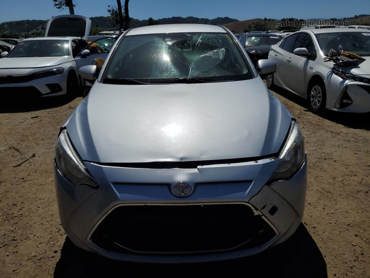 2019 Toyota Yaris L Silver vin: 3MYDLBYV0KY509052