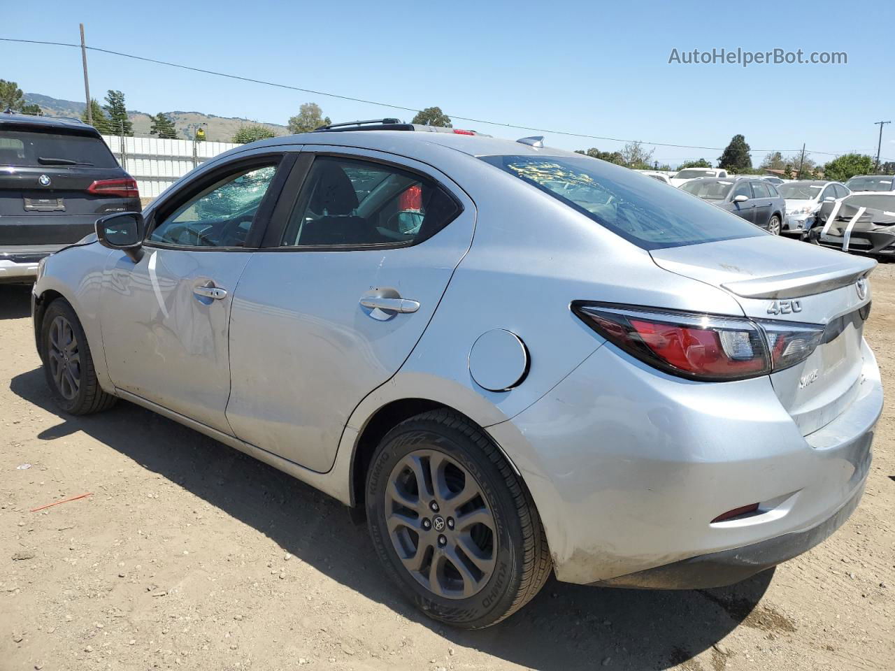 2019 Toyota Yaris L Silver vin: 3MYDLBYV0KY509052