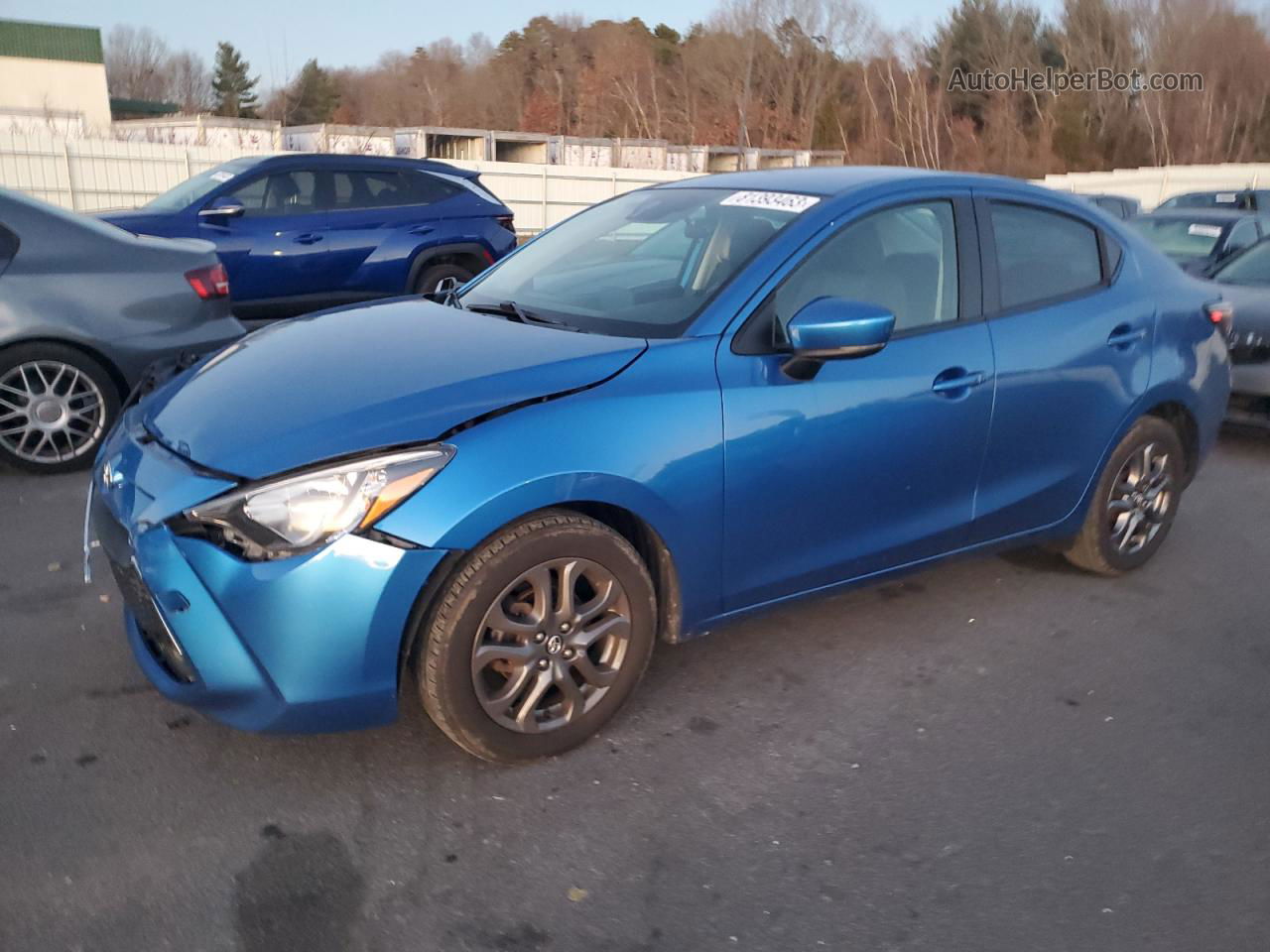 2019 Toyota Yaris L Blue vin: 3MYDLBYV0KY518401