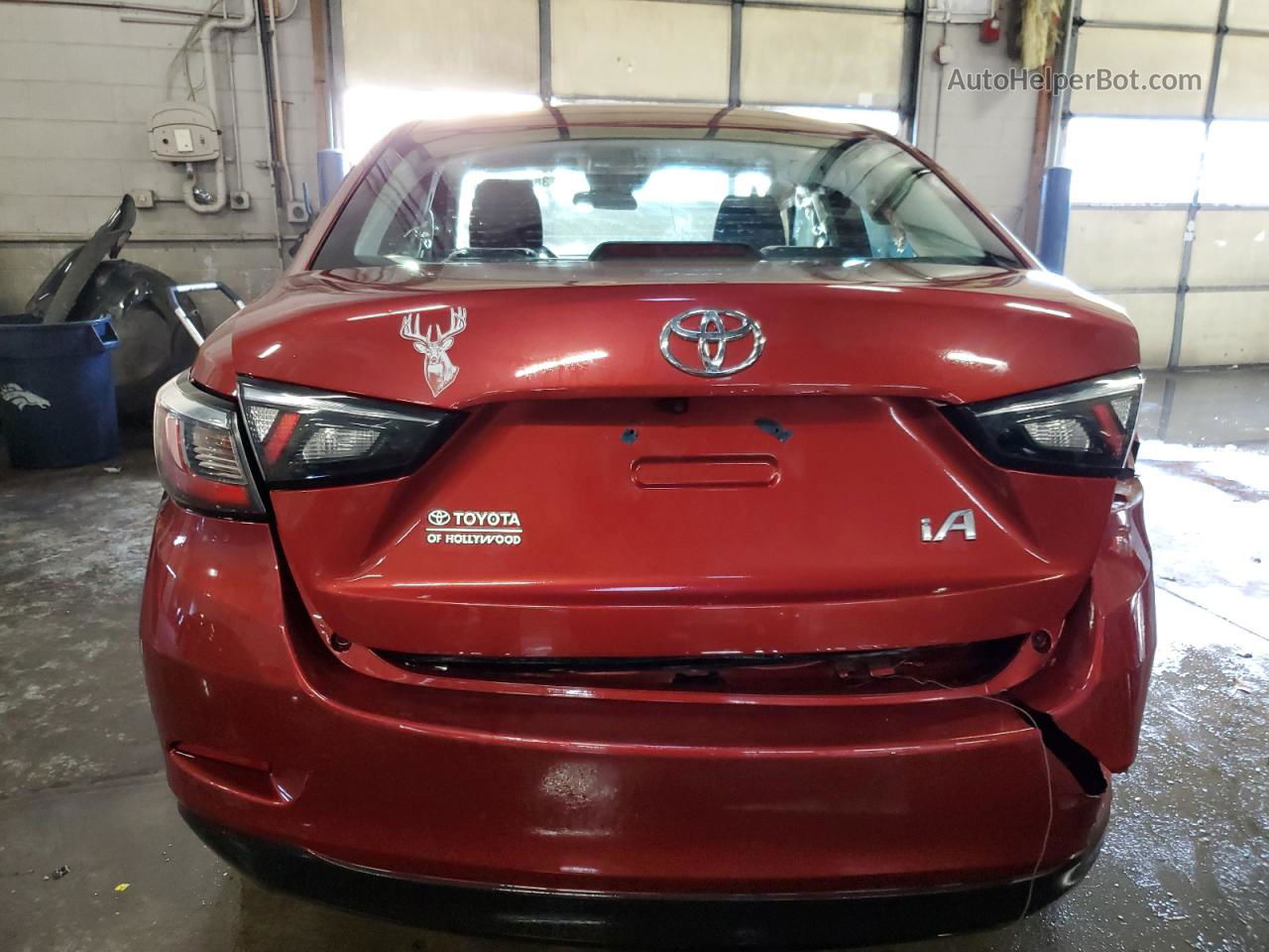 2018 Toyota Yaris Ia  Burgundy vin: 3MYDLBYV1JY329027