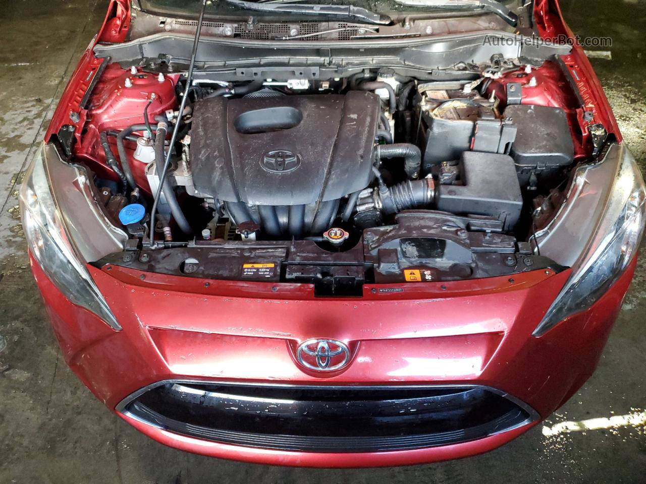 2018 Toyota Yaris Ia  Burgundy vin: 3MYDLBYV1JY329027
