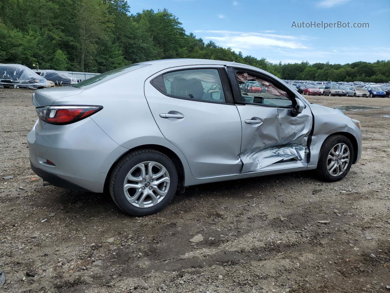 2018 Toyota Yaris Ia  Серебряный vin: 3MYDLBYV1JY331280