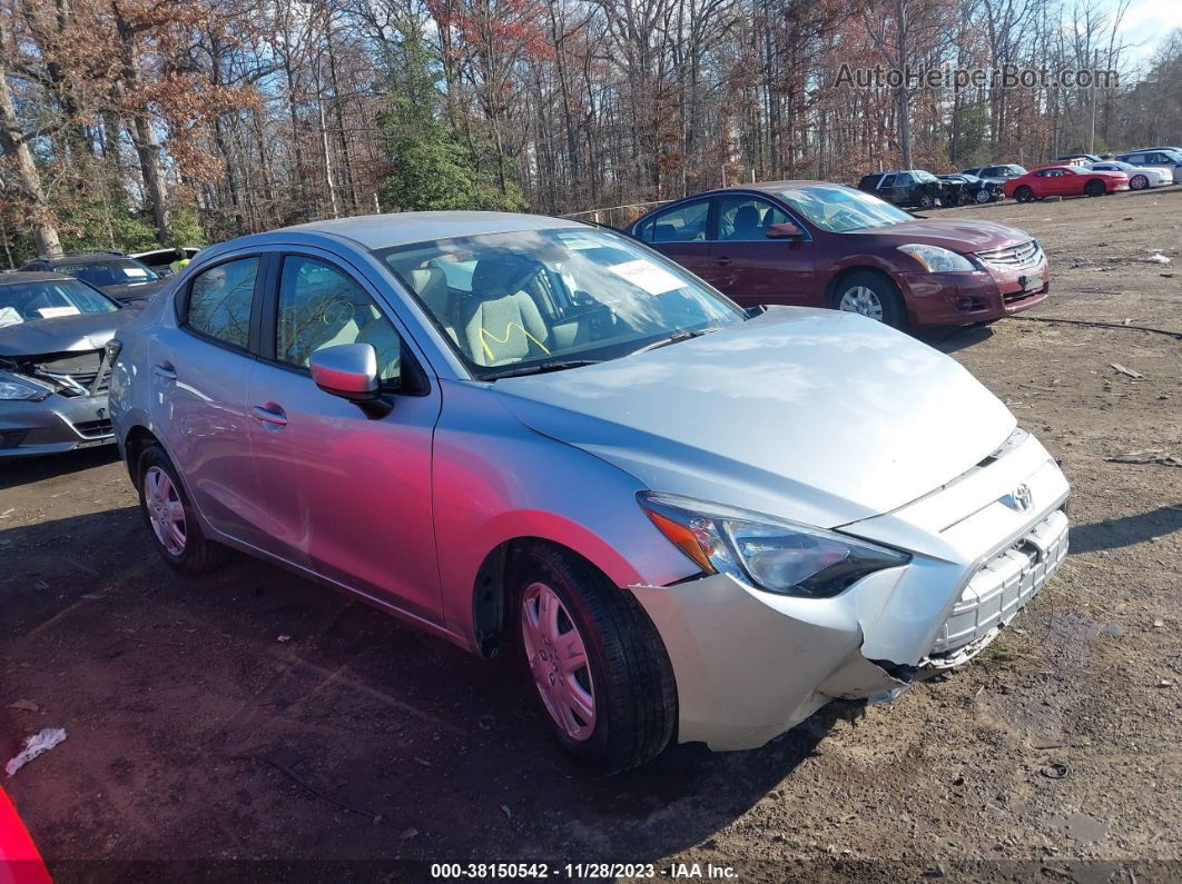 2019 Toyota Yaris L Silver vin: 3MYDLBYV1KY521033