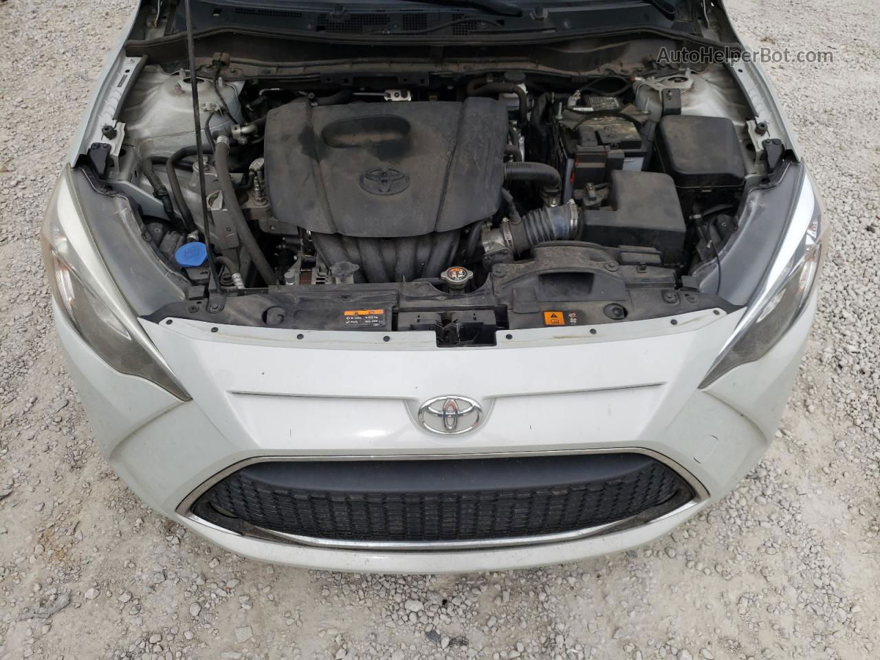 2019 Toyota Yaris L Gray vin: 3MYDLBYV1KY521985