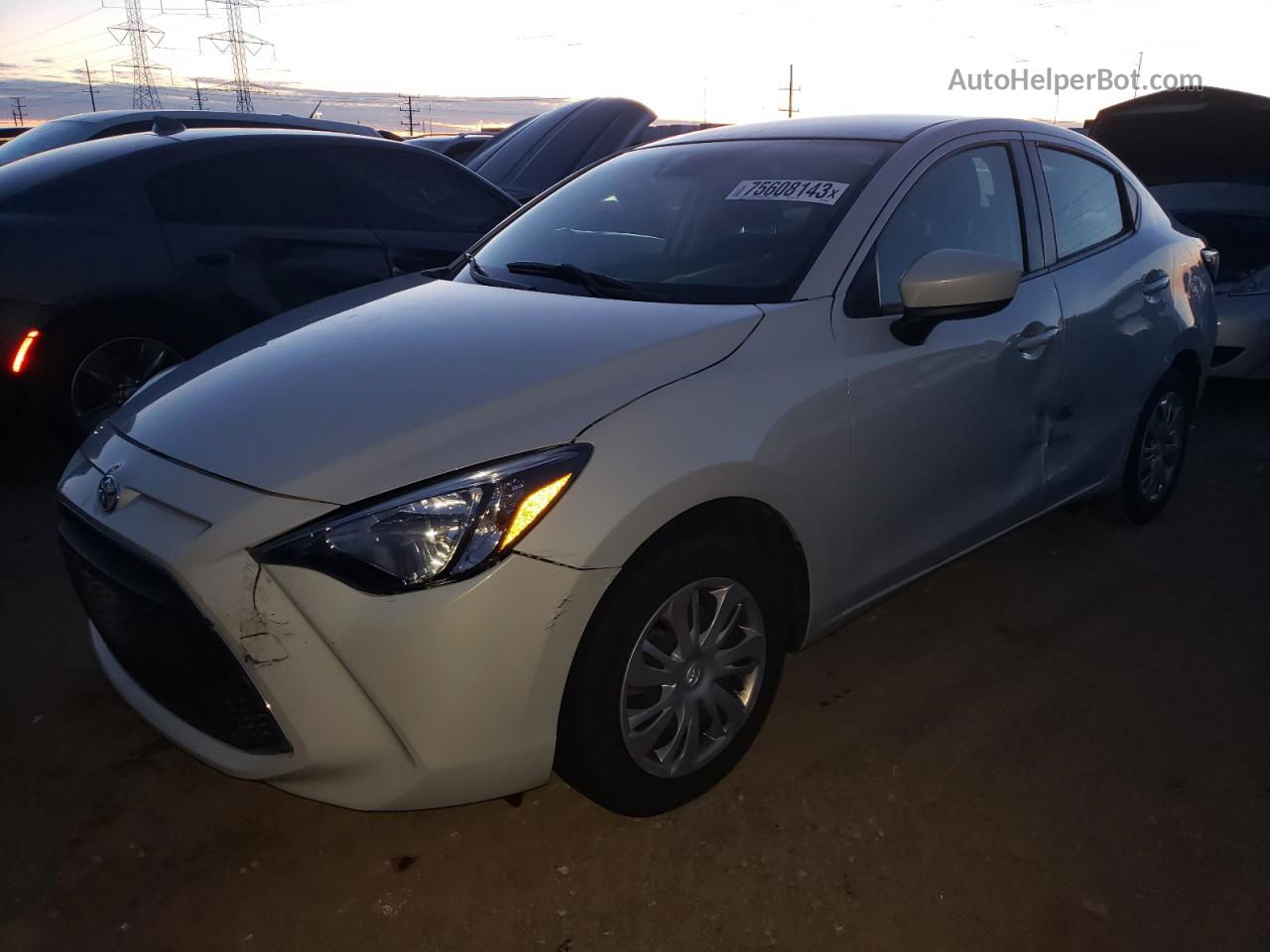 2019 Toyota Yaris L Silver vin: 3MYDLBYV1KY525096