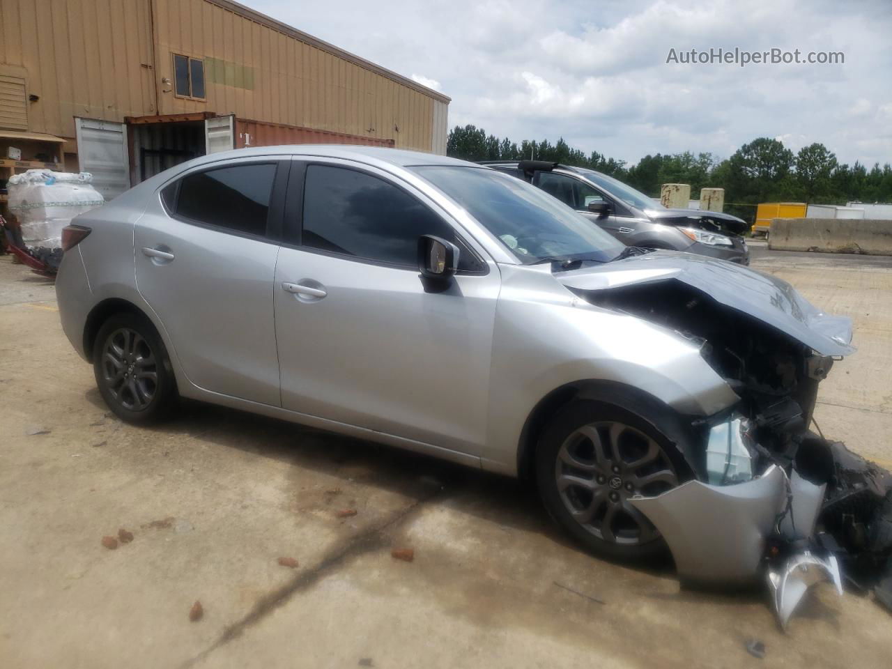 2019 Toyota Yaris L Silver vin: 3MYDLBYV1KY528421