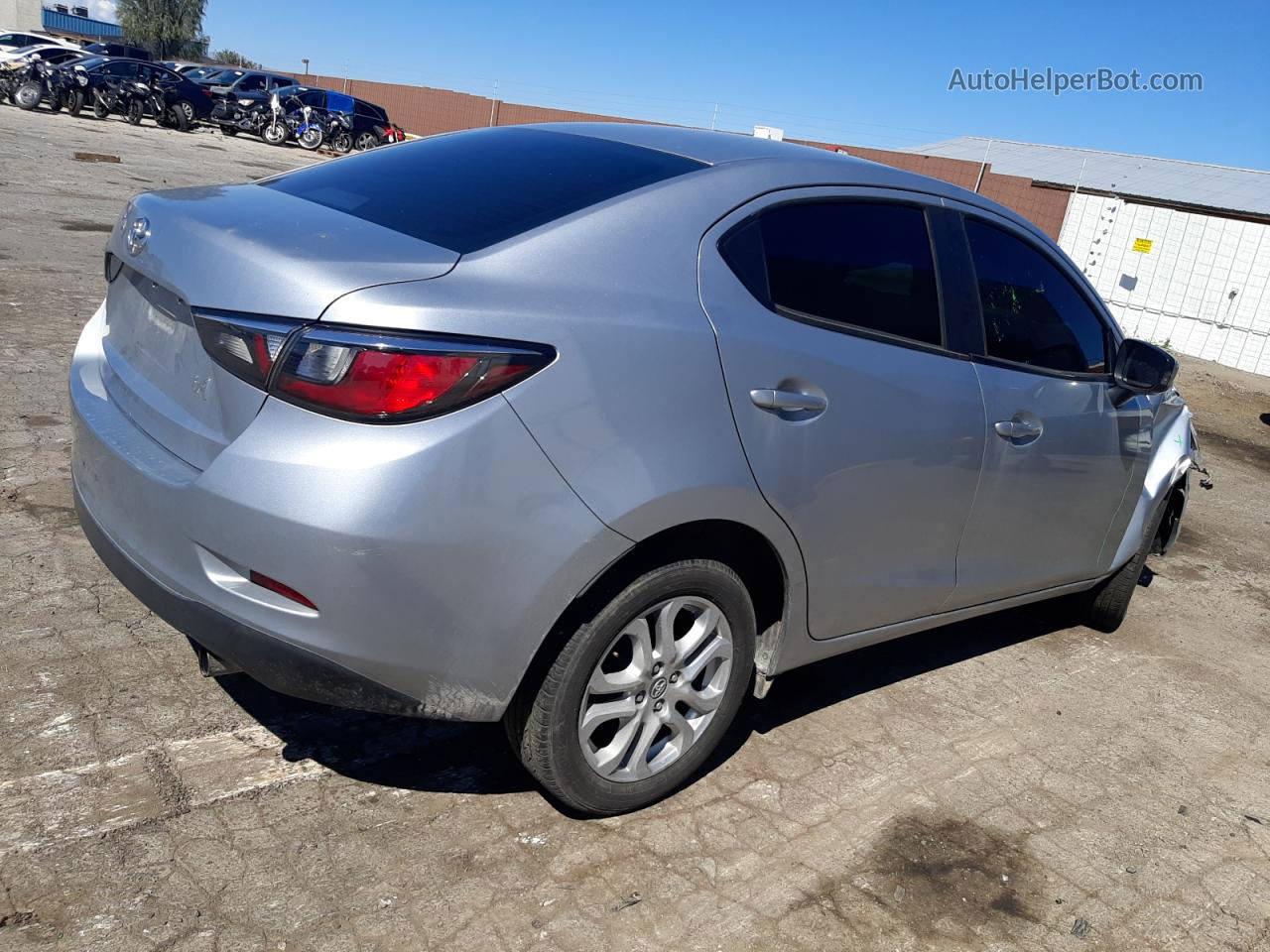 2018 Toyota Yaris Ia  Silver vin: 3MYDLBYV2JY300555