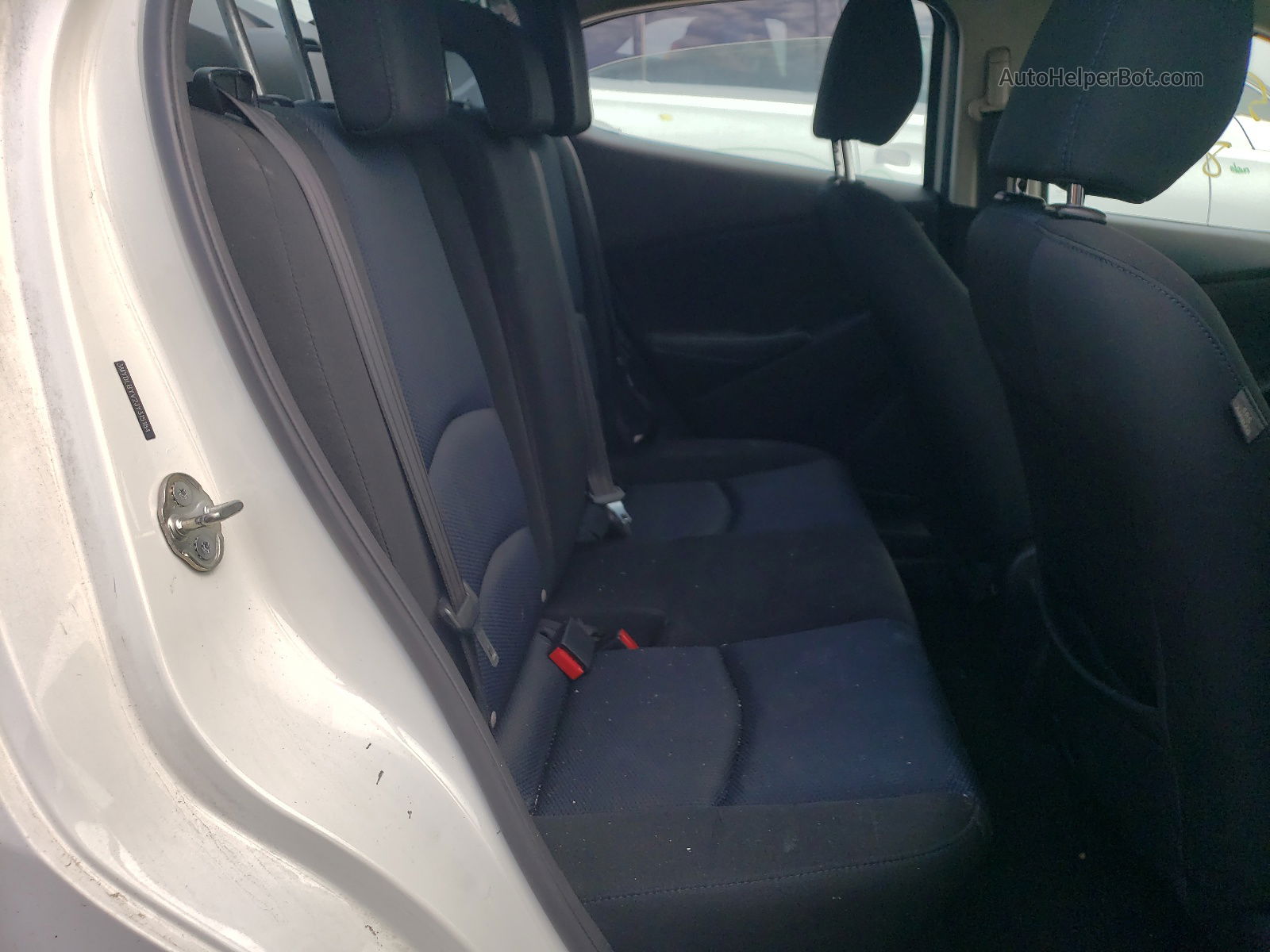 2018 Toyota Yaris Ia White vin: 3MYDLBYV2JY315184