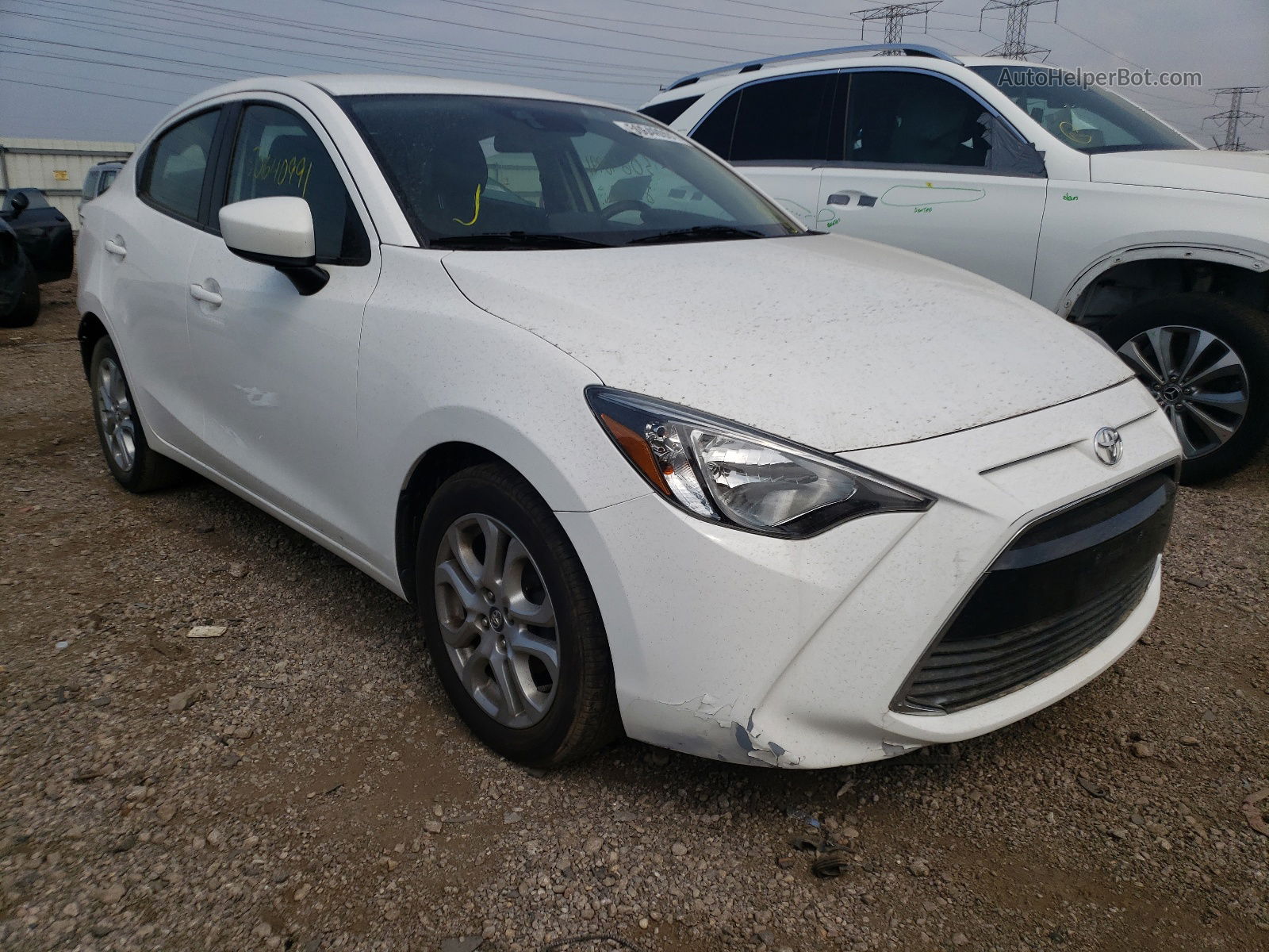 2018 Toyota Yaris Ia White vin: 3MYDLBYV2JY315184