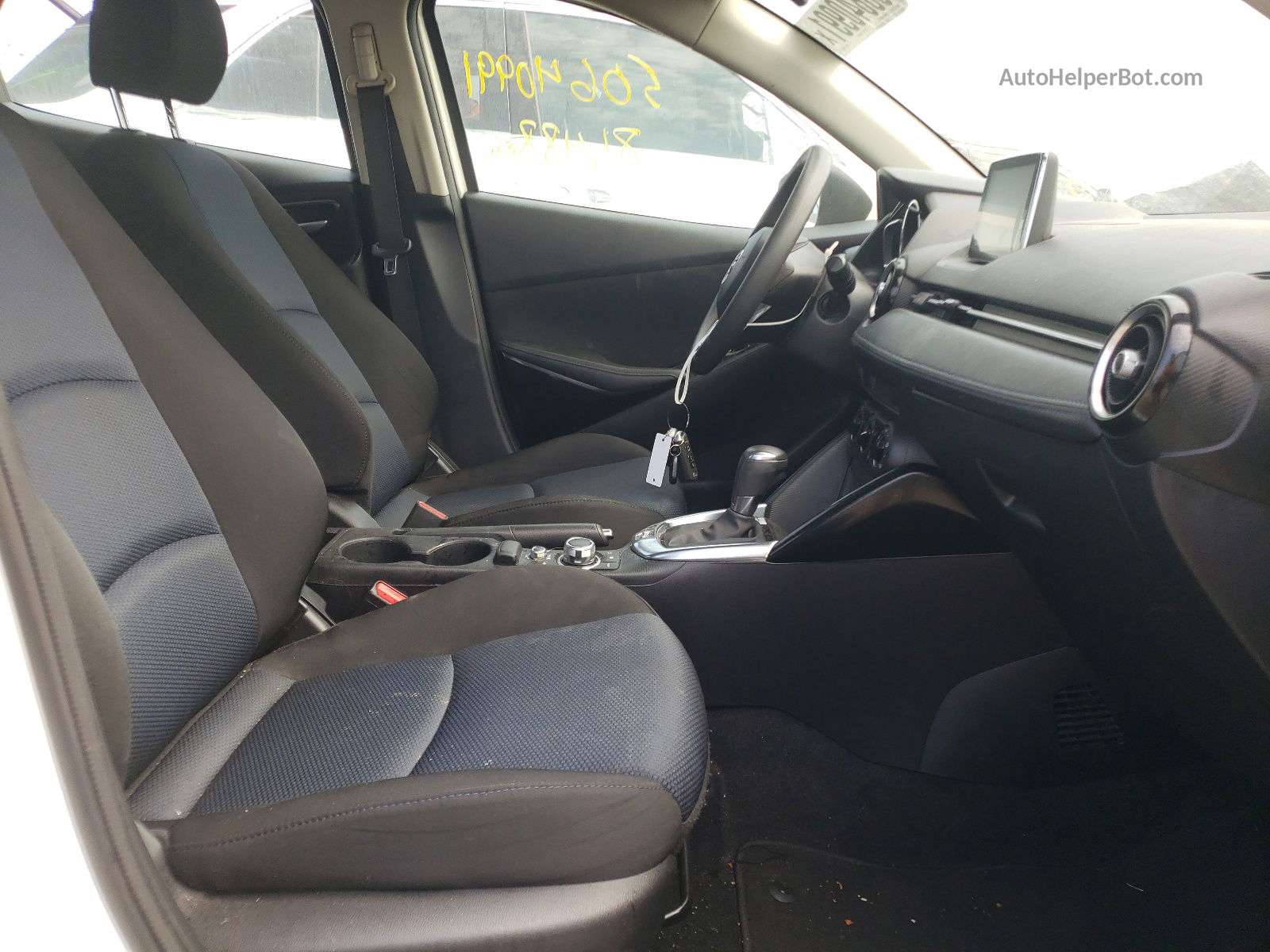 2018 Toyota Yaris Ia White vin: 3MYDLBYV2JY315184