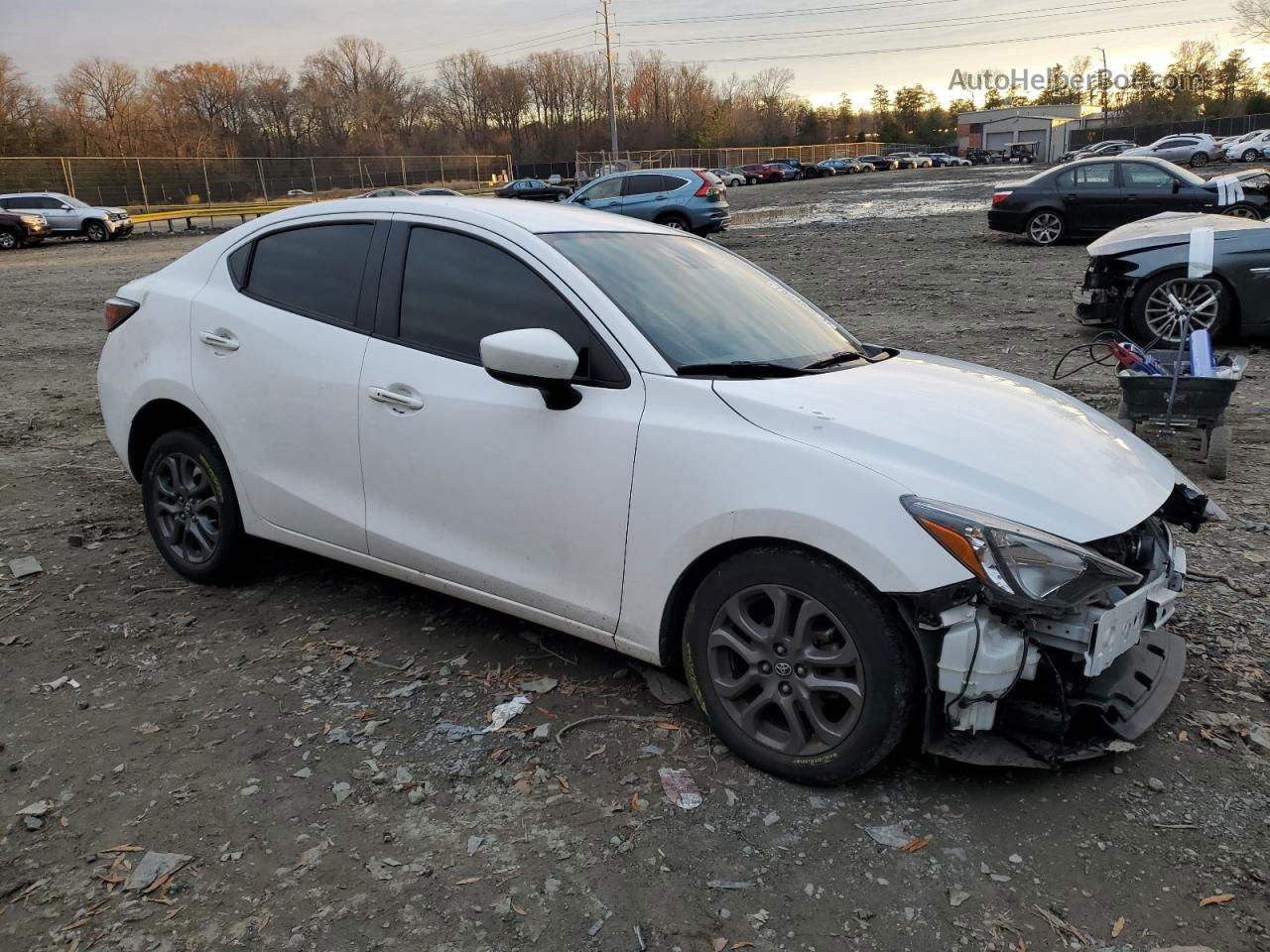 2019 Toyota Yaris L Белый vin: 3MYDLBYV2KY514799