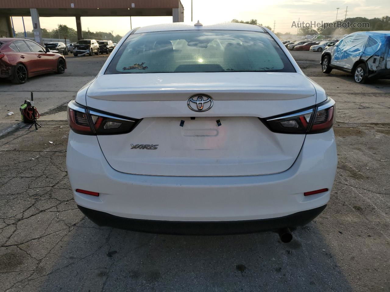 2019 Toyota Yaris L White vin: 3MYDLBYV2KY516486