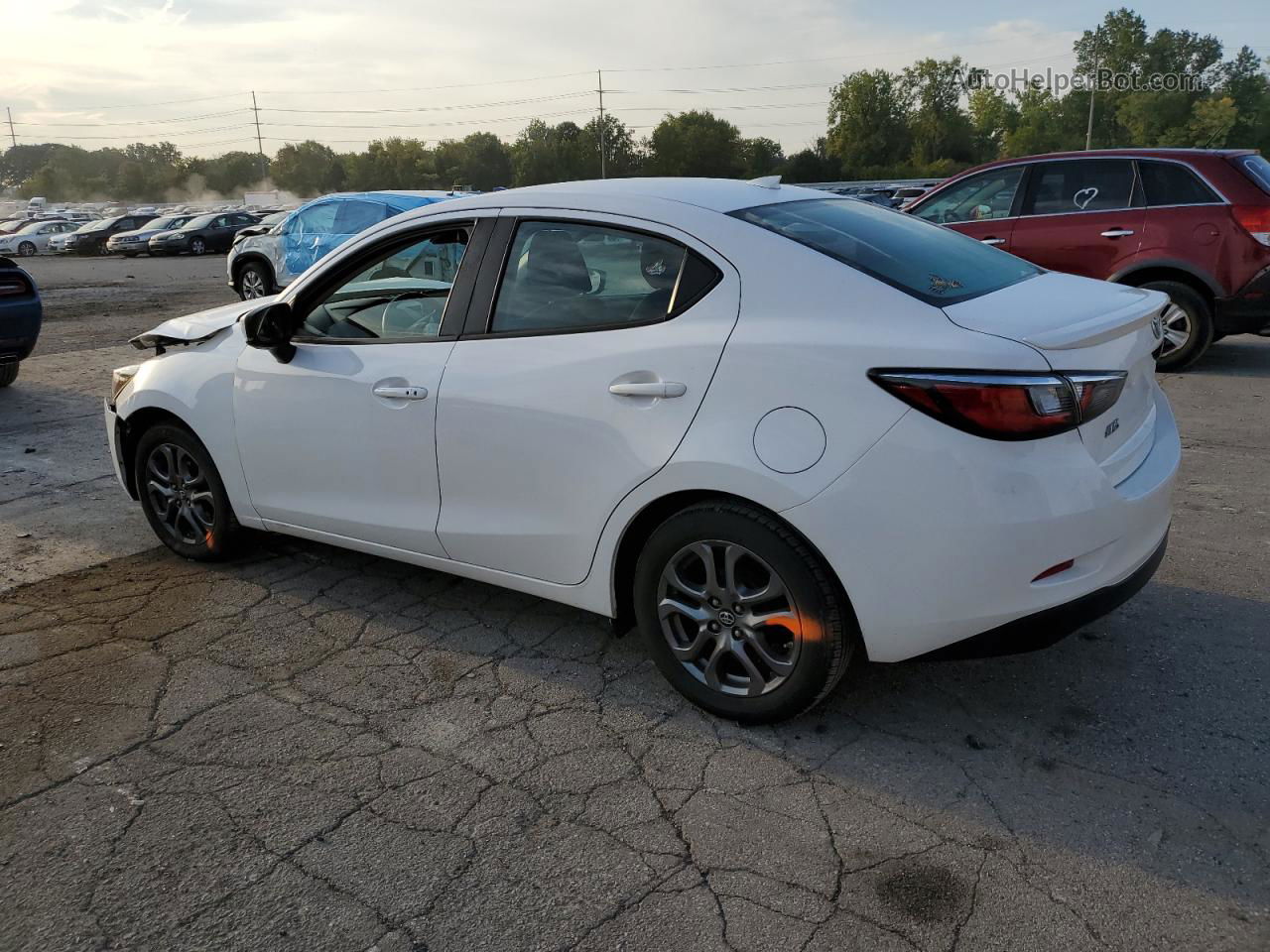 2019 Toyota Yaris L White vin: 3MYDLBYV2KY516486