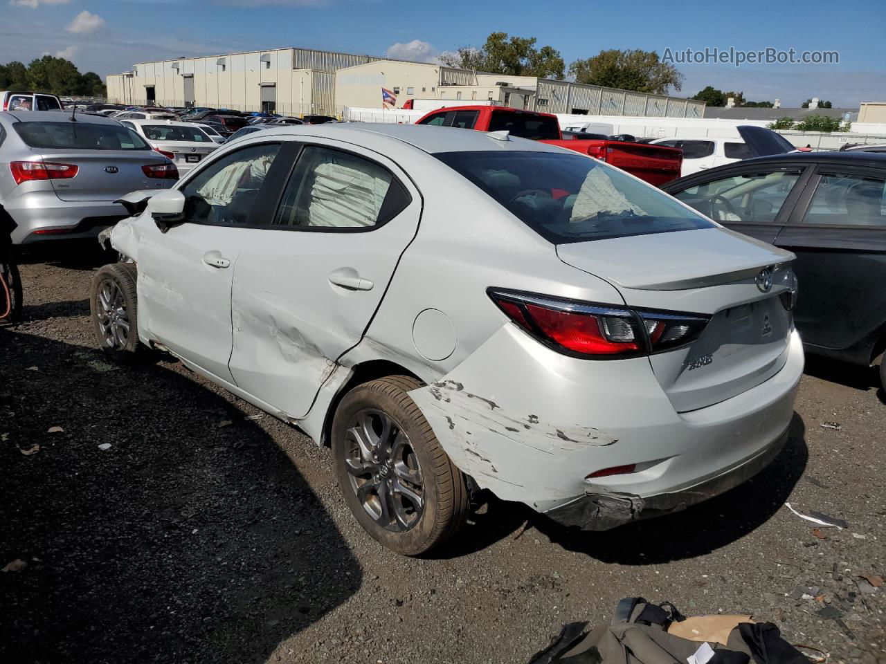 2019 Toyota Yaris L White vin: 3MYDLBYV2KY517850