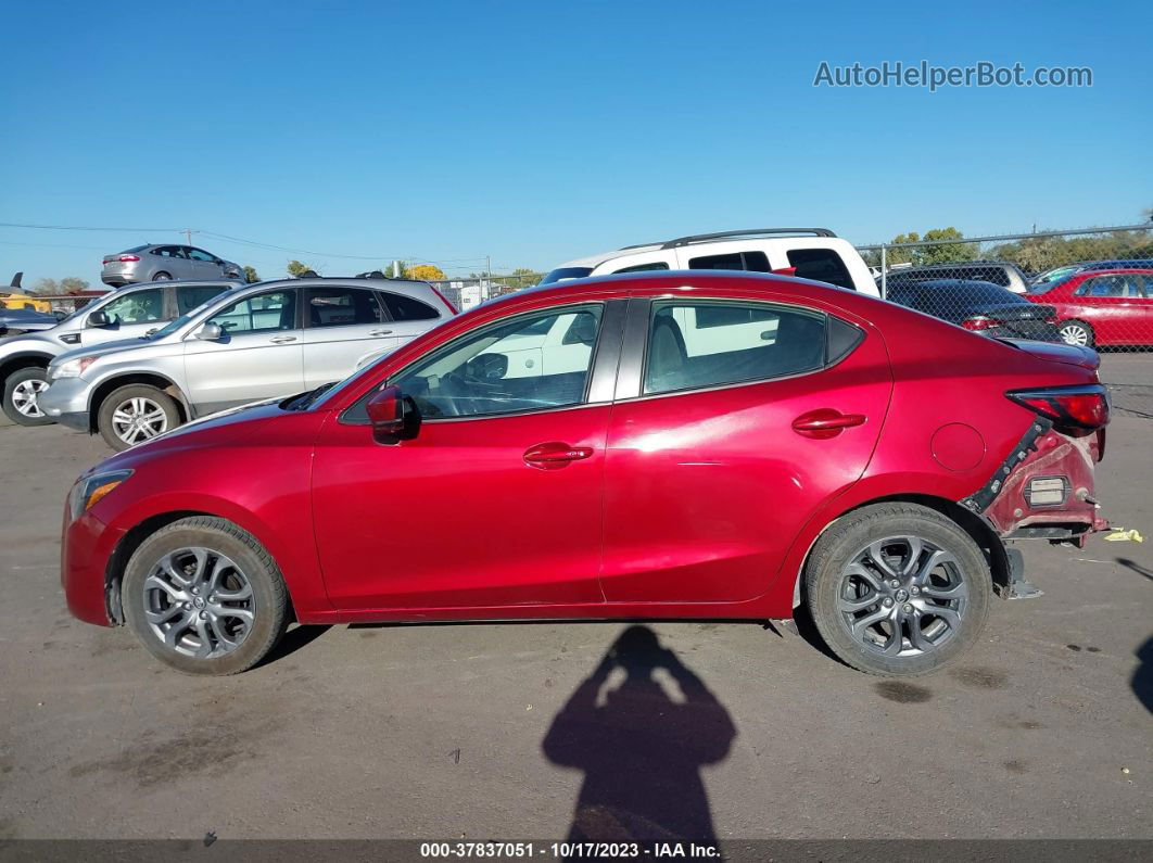 2019 Toyota Yaris  Le Red vin: 3MYDLBYV2KY521946