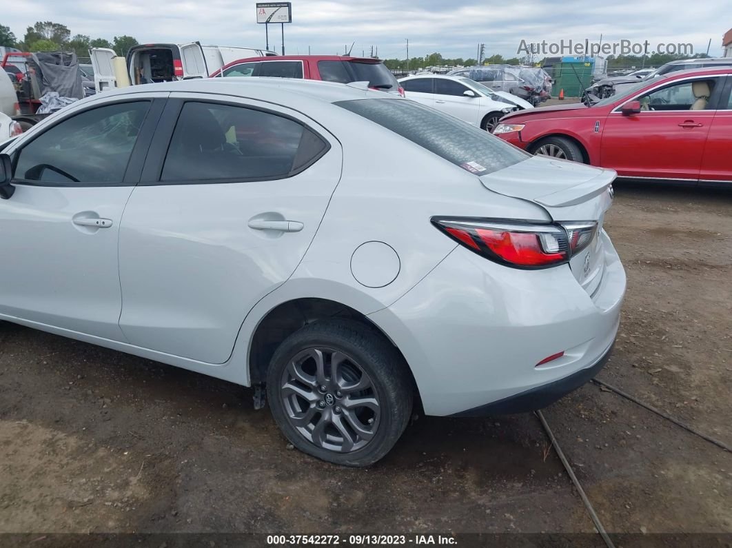 2019 Toyota Yaris Sedan Le Gray vin: 3MYDLBYV3KY501866