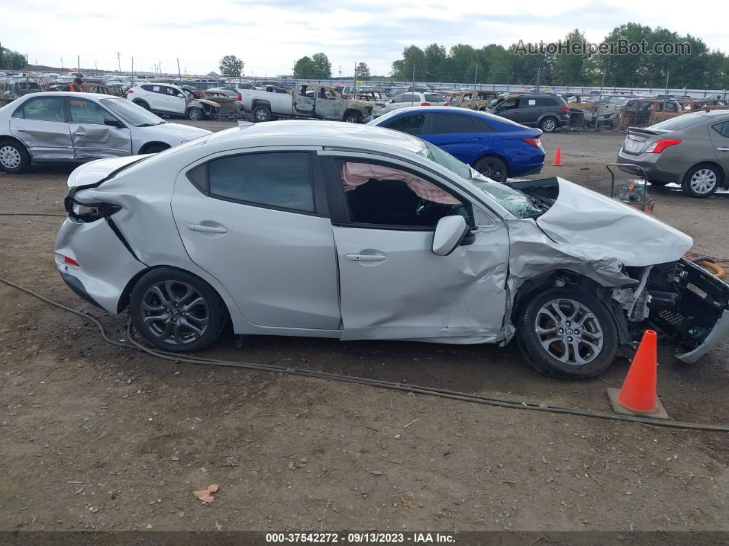 2019 Toyota Yaris Sedan Le Gray vin: 3MYDLBYV3KY501866