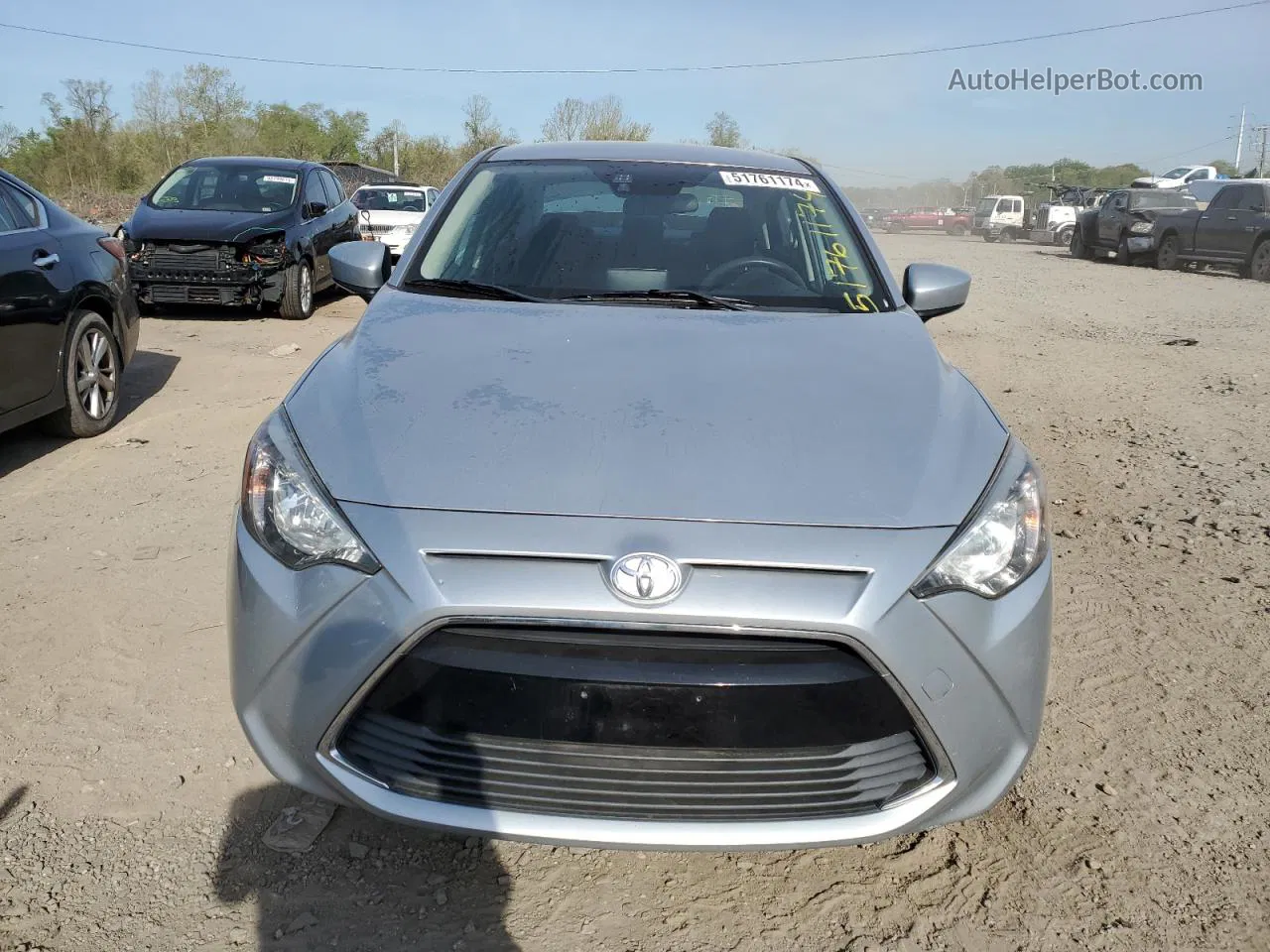 2018 Toyota Yaris Ia  Silver vin: 3MYDLBYV4JY331547