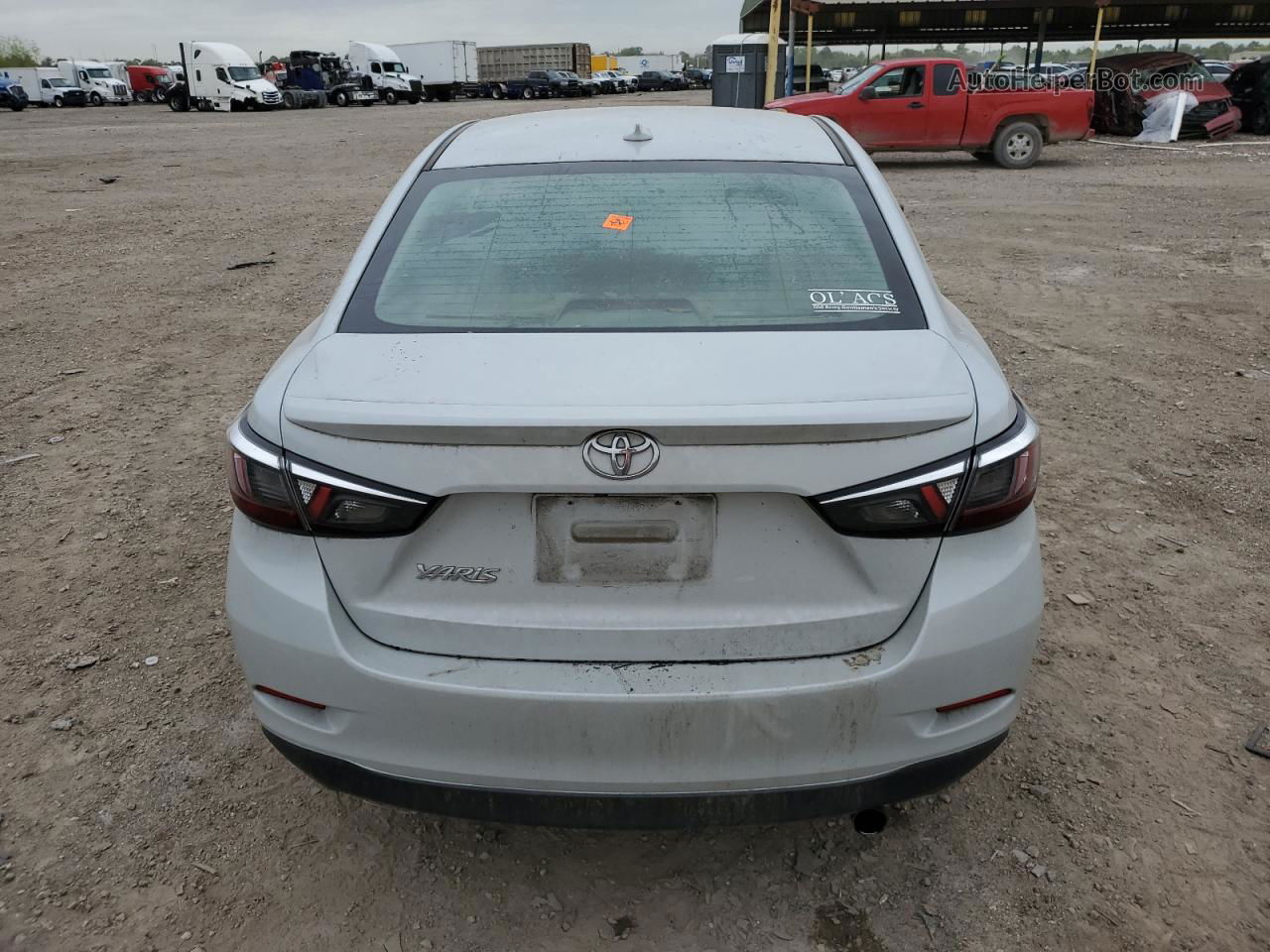 2019 Toyota Yaris L Silver vin: 3MYDLBYV4KY504582