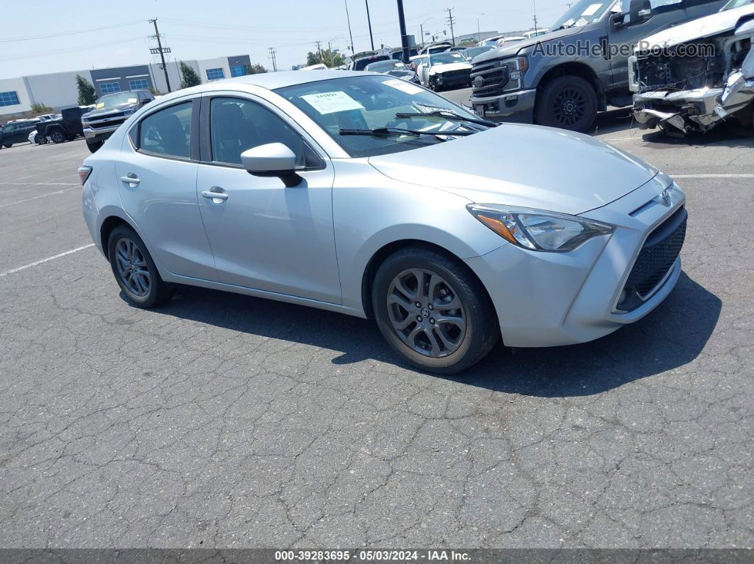 2019 Toyota Yaris Le Silver vin: 3MYDLBYV4KY505537