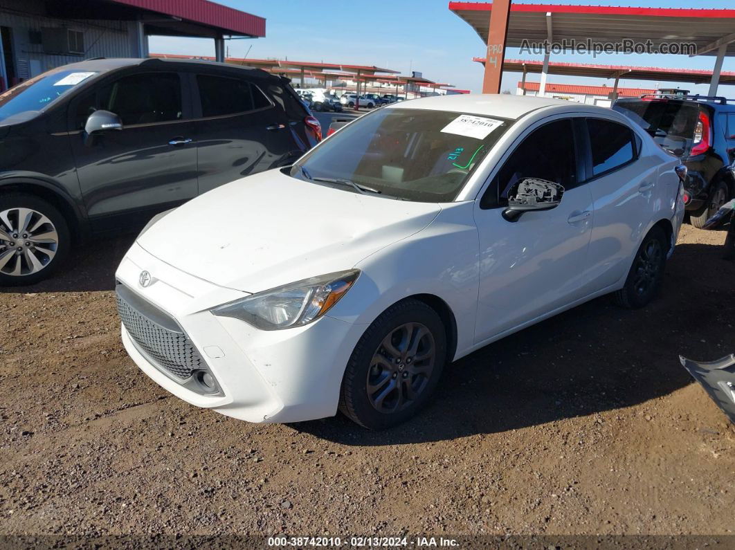 2019 Toyota Yaris Le White vin: 3MYDLBYV4KY511175