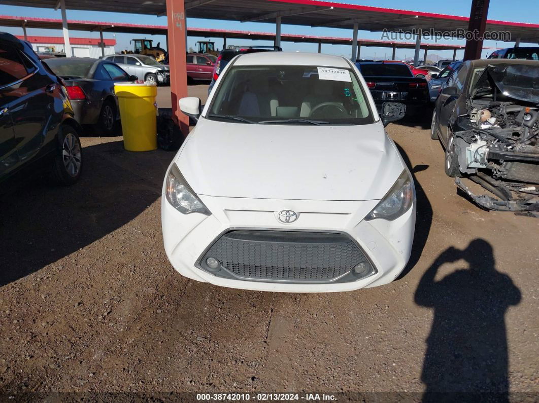 2019 Toyota Yaris Le White vin: 3MYDLBYV4KY511175