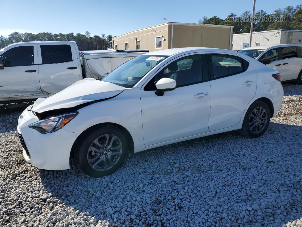 2019 Toyota Yaris L White vin: 3MYDLBYV4KY514173