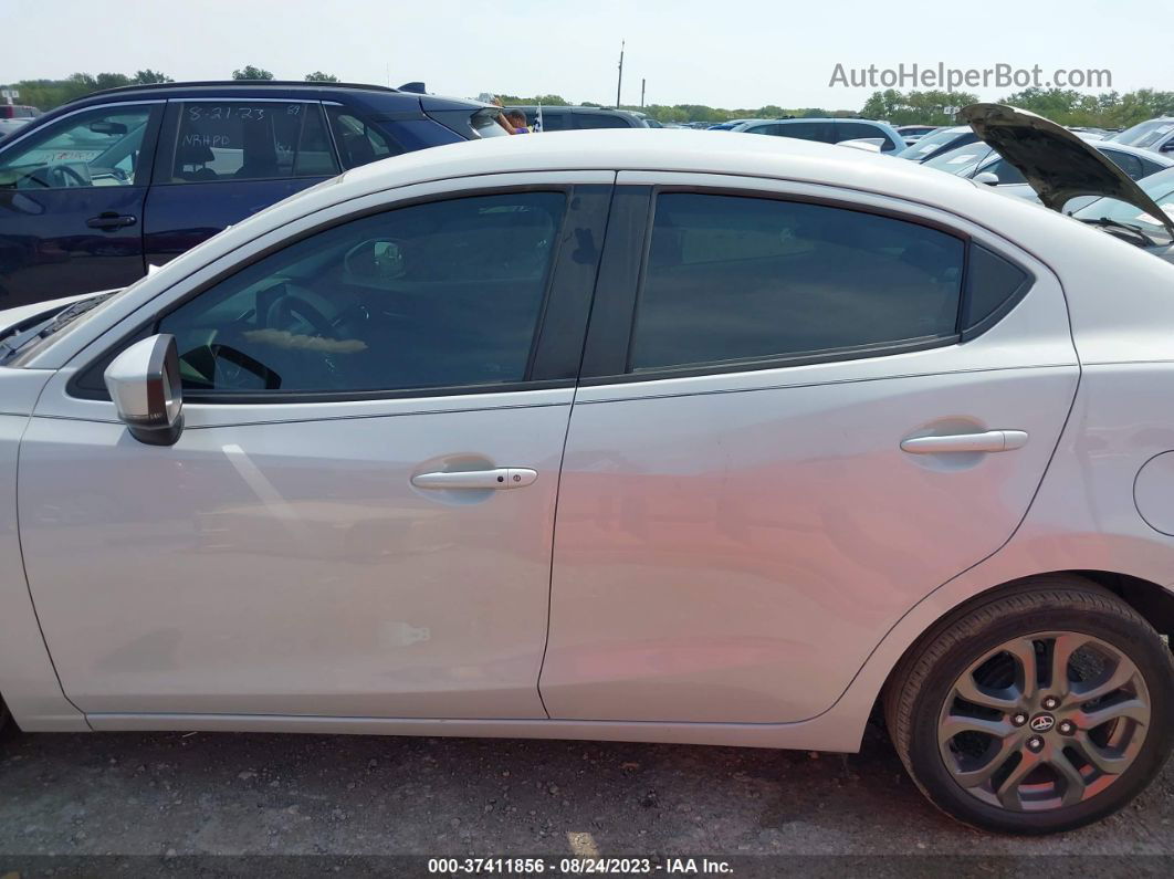 2019 Toyota Yaris  Le White vin: 3MYDLBYV4KY518823