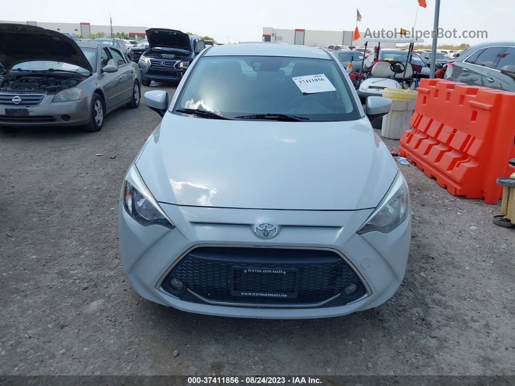 2019 Toyota Yaris  Le White vin: 3MYDLBYV4KY518823