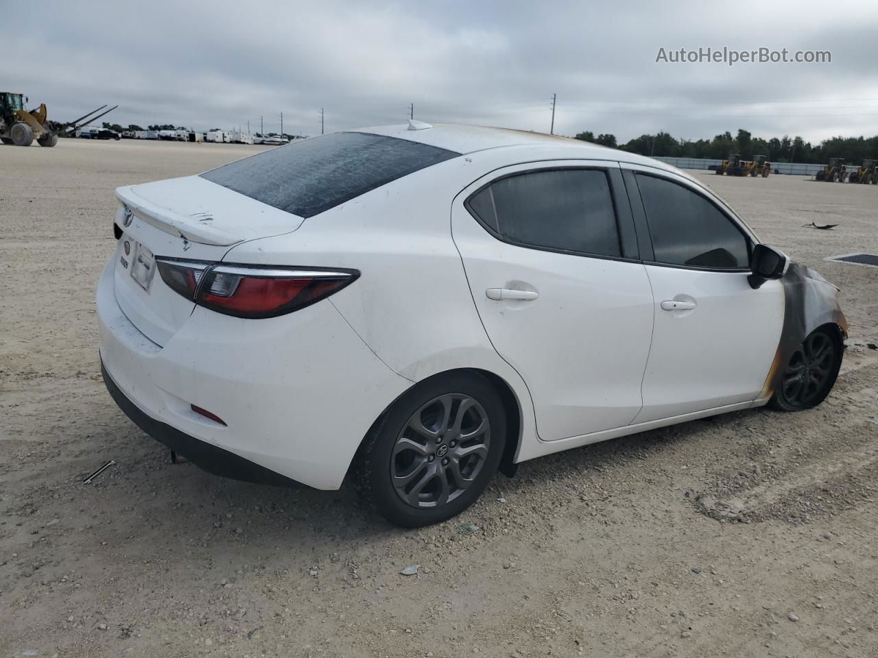 2019 Toyota Yaris L White vin: 3MYDLBYV4KY519258