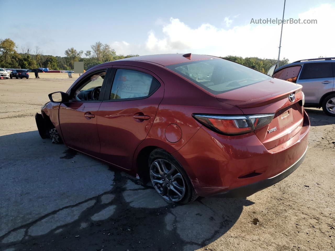 2019 Toyota Yaris L Red vin: 3MYDLBYV4KY524461