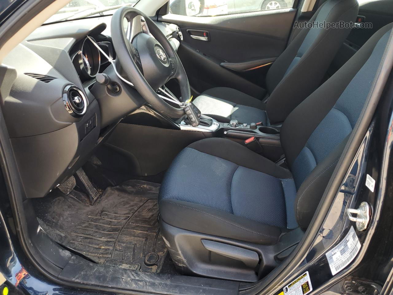 2018 Toyota Yaris Ia  Blue vin: 3MYDLBYV5JY313395
