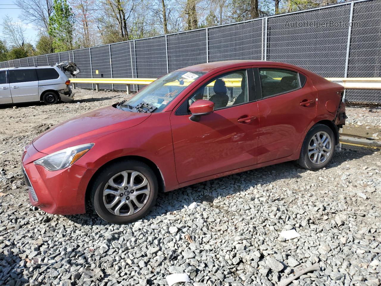 2018 Toyota Yaris Ia  Red vin: 3MYDLBYV5JY318354