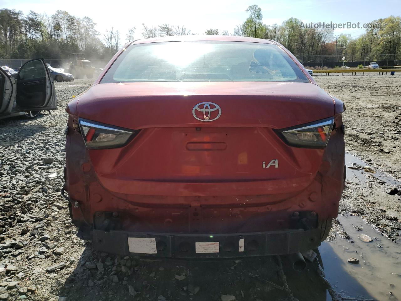 2018 Toyota Yaris Ia  Red vin: 3MYDLBYV5JY318354