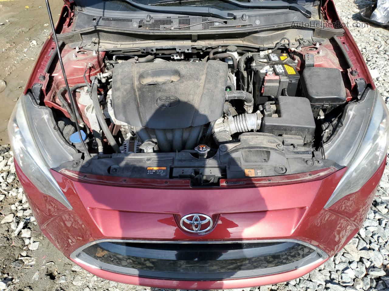 2018 Toyota Yaris Ia  Красный vin: 3MYDLBYV5JY318354