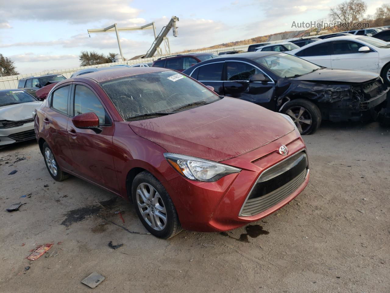 2018 Toyota Yaris Ia  Red vin: 3MYDLBYV5JY318578