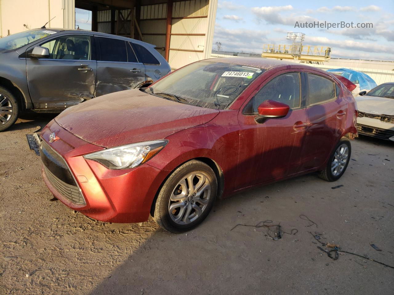 2018 Toyota Yaris Ia  Red vin: 3MYDLBYV5JY318578