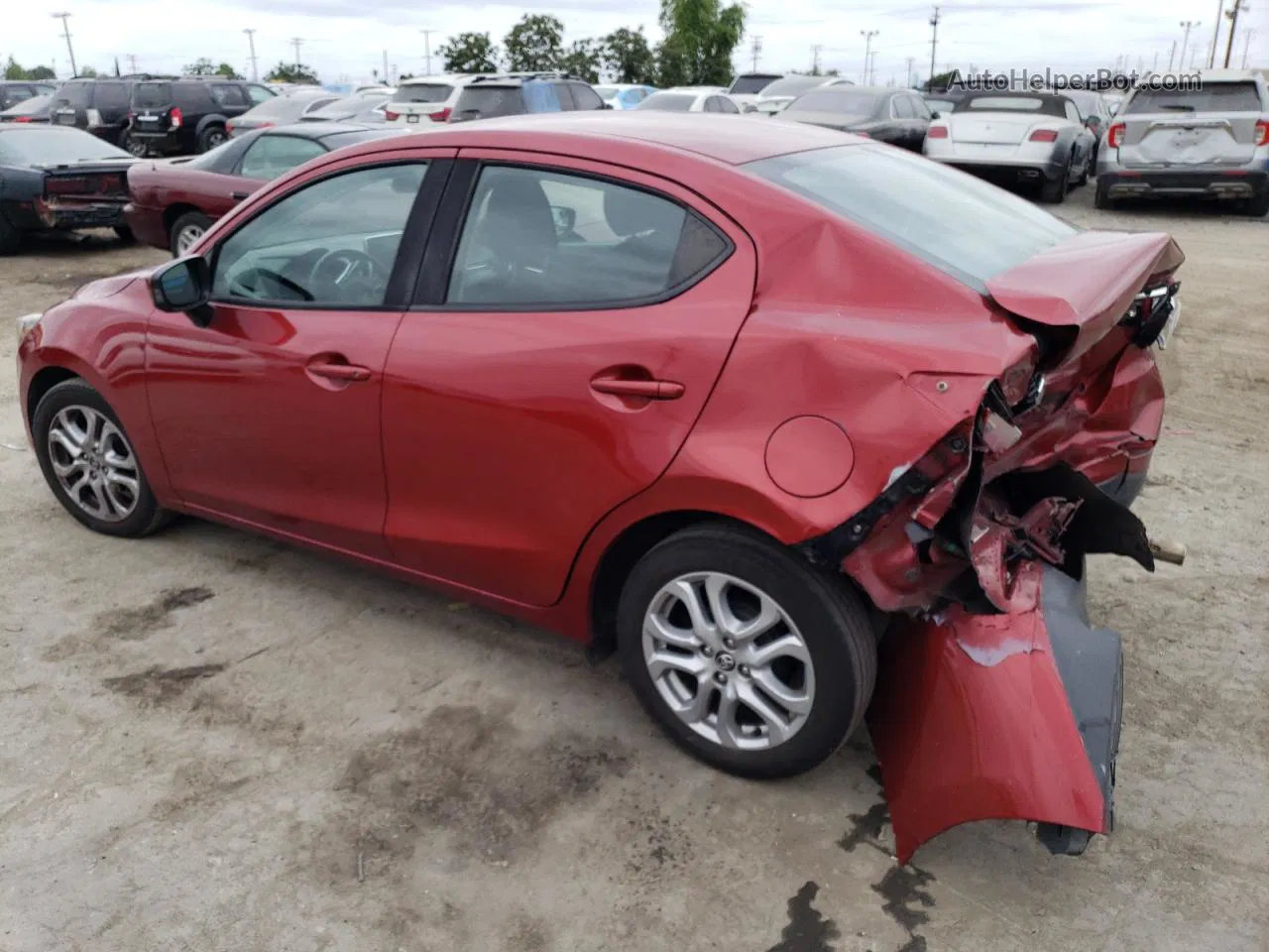 2018 Toyota Yaris Ia  Red vin: 3MYDLBYV5JY322193