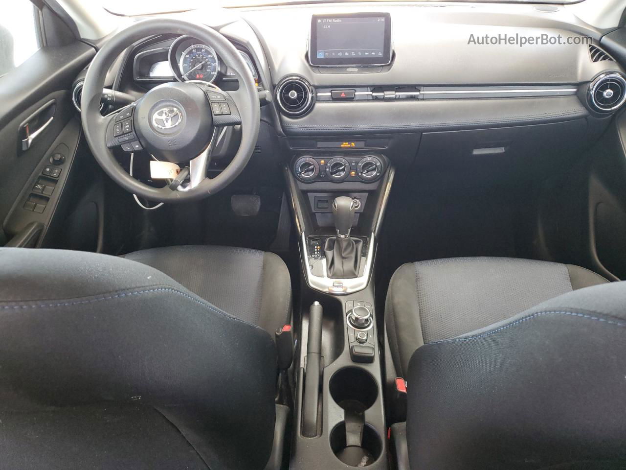 2018 Toyota Yaris Ia  Серебряный vin: 3MYDLBYV5JY327958