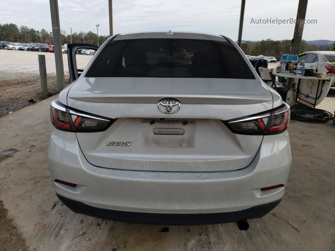 2019 Toyota Yaris L Silver vin: 3MYDLBYV5KY507930